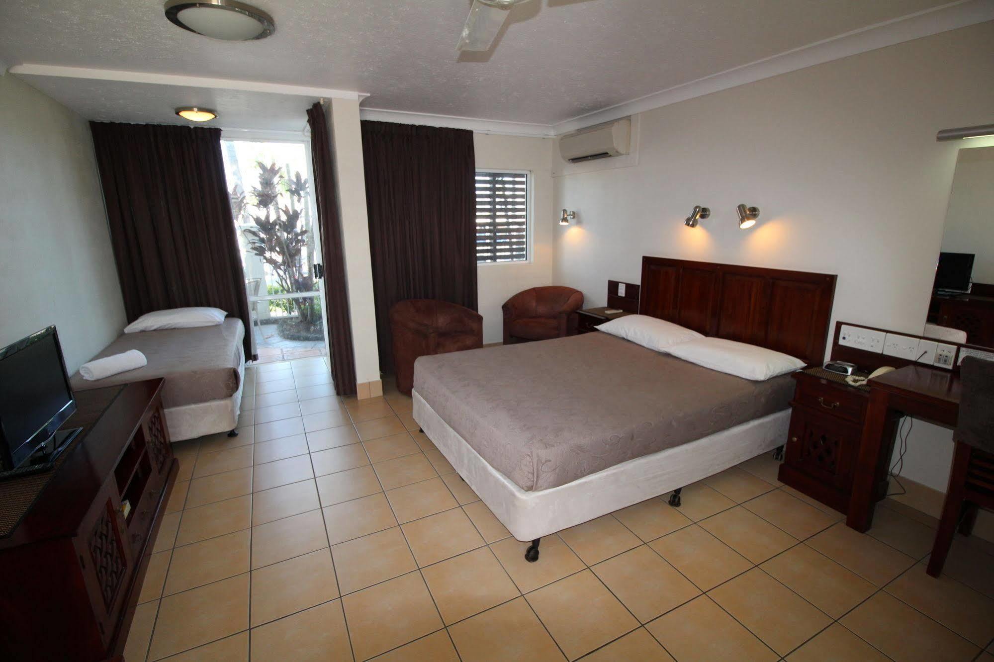 Endeavour Inn Emu Park Exterior photo